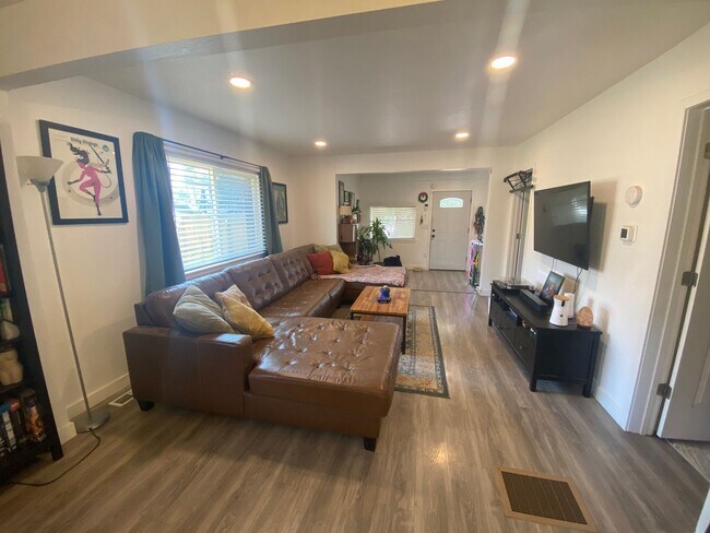 Building Photo - Beautiful House in Central Denver