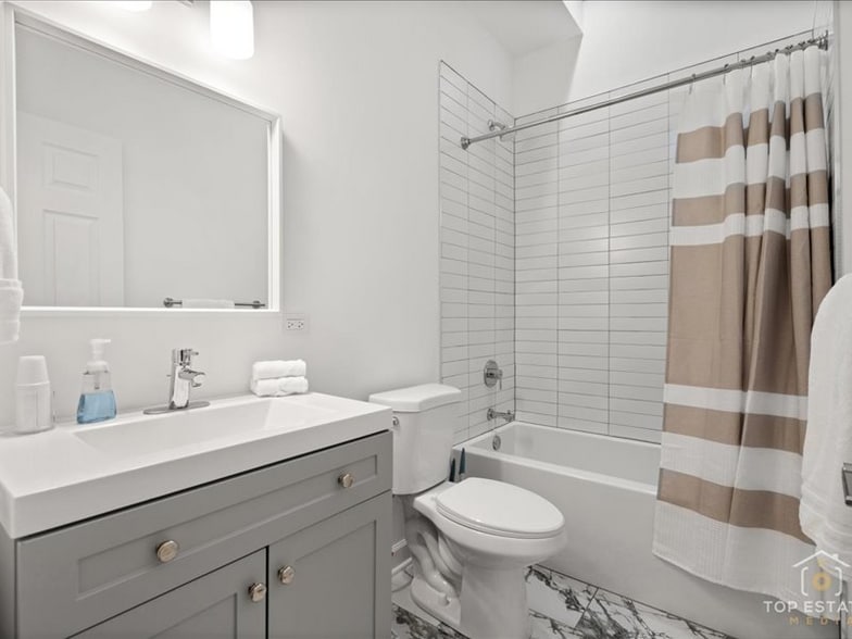 Building Photo - 3529 S Indiana Ave