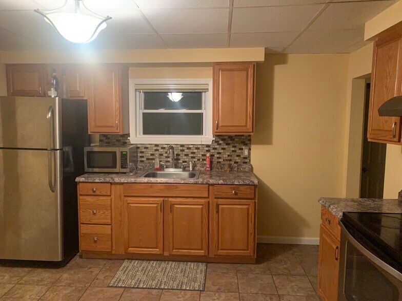 Building Photo - 104 Adams Ave