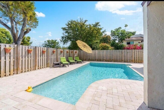 Building Photo - 2900 NW 69th Ct