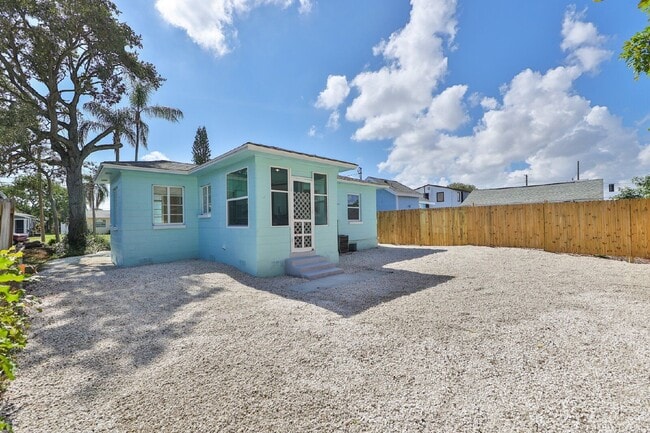 Building Photo - 867 53rd Terrace N