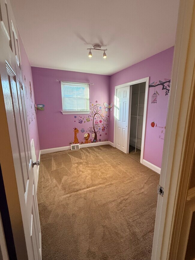 Building Photo - 3808 Ronnald Dr