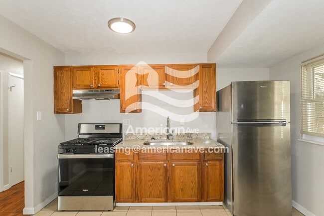 Building Photo - 221 Mc Alpine Dr