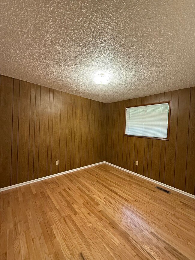 Building Photo - Great location in Milwaukie, OR! 3 bedroom 1 bath home with a large yard!