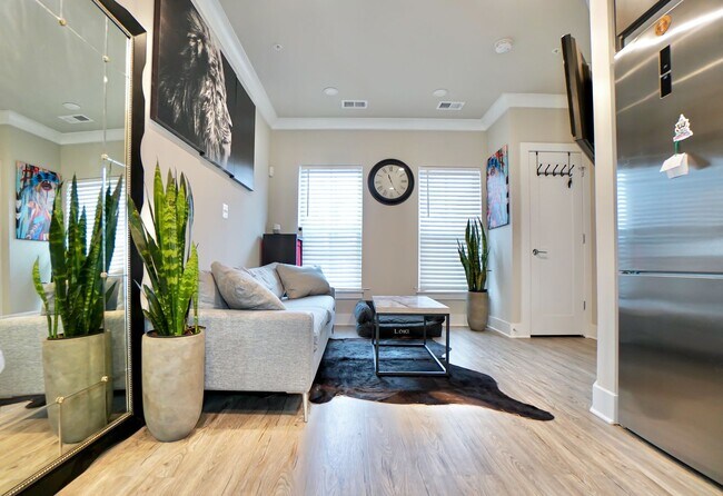 Building Photo - Two-Level 1BR w/ Den Next to Walter Reed a...