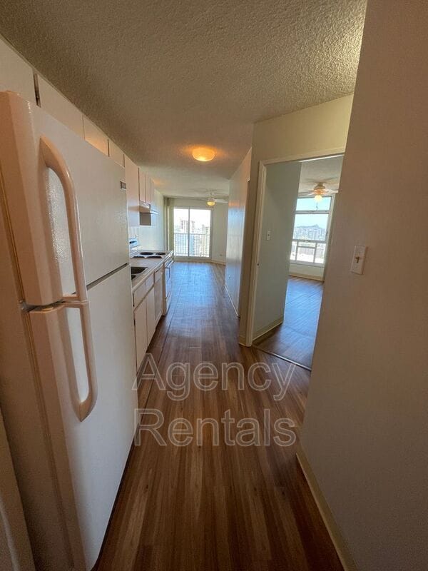 Building Photo - 1031 Maunaihi Pl