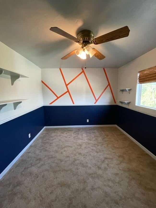Building Photo - Farm House Living MOVE IN SPECIAL