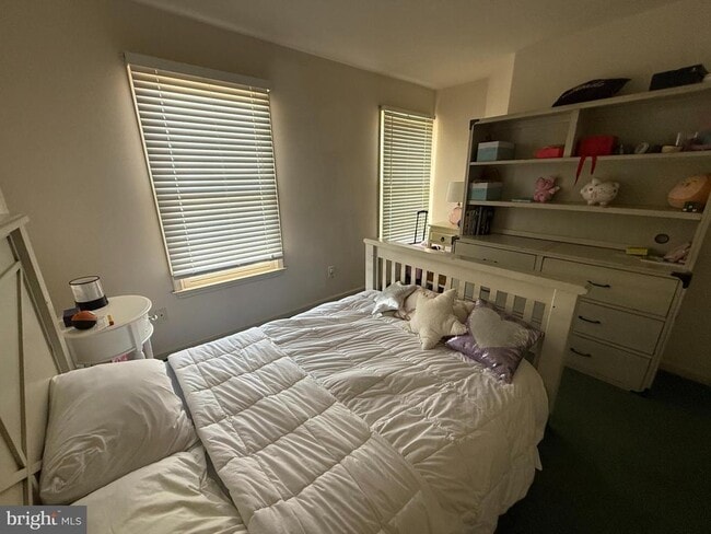 Primary Photo - 344 Hart Mews