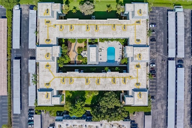 Building Photo - 1706 Belleair Forest Dr