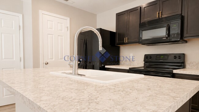 Building Photo - Great home in central location!