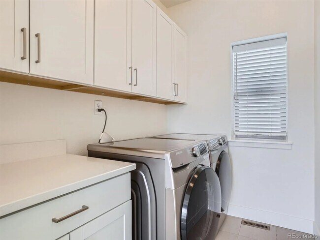 Building Photo - 10101 E 59th Dr