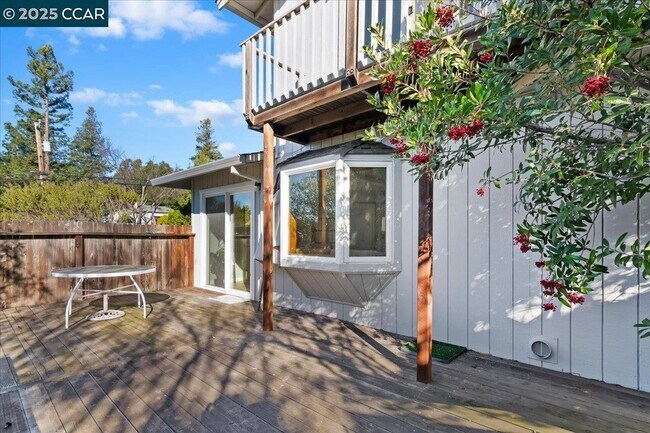 Building Photo - 207 Midway Dr