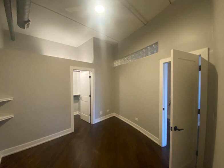 Building Photo - 2012 W St Paul Ave