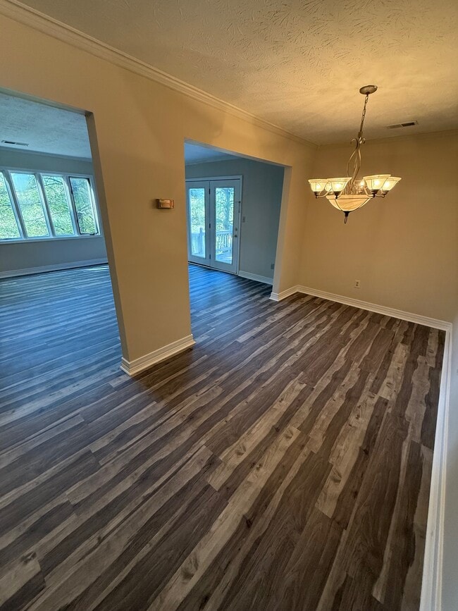 Building Photo - 3405 Fairway Dr