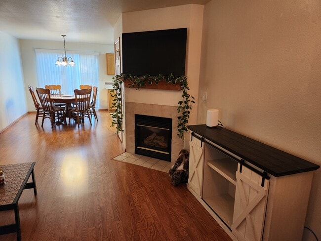 Building Photo - 4965 Universal Heights