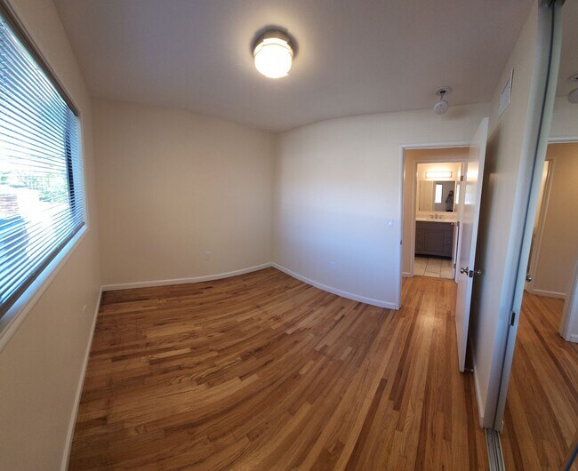 Building Photo - 5 Bedroom 3 bathroom in close proximity to POLY CAMPUS!