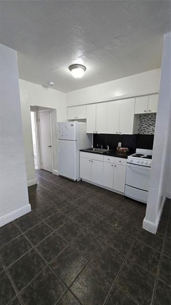 Building Photo - 1012 NW 2nd Ave