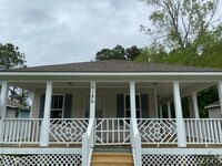 Building Photo - Beautiful 3/1 house