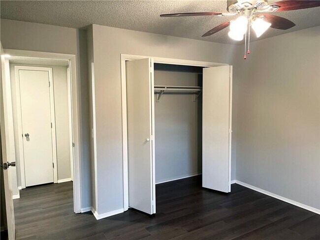 Building Photo - 428 SE G St