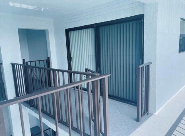 Building Photo - 1975 SE 3rd St