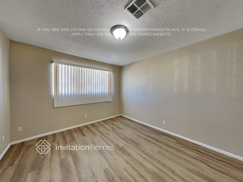 Building Photo - 3409 W Poinsettia Dr