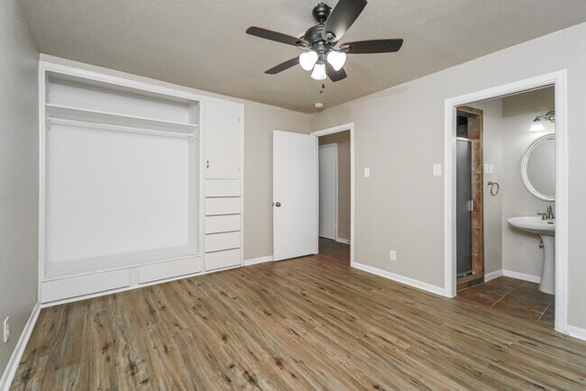 Building Photo - Spacious Living Near Parks & Trails