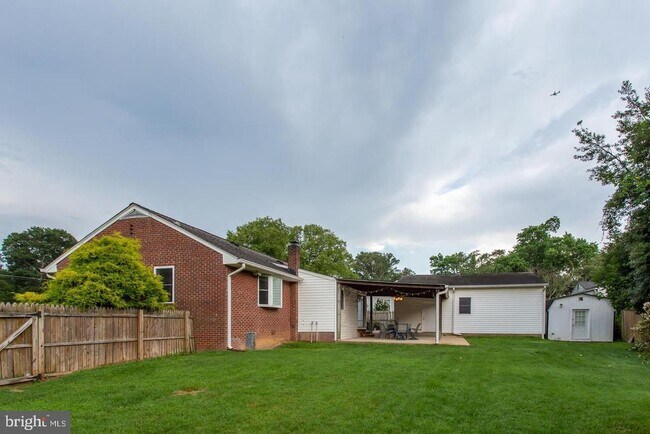 Building Photo - 5834 Pratt St