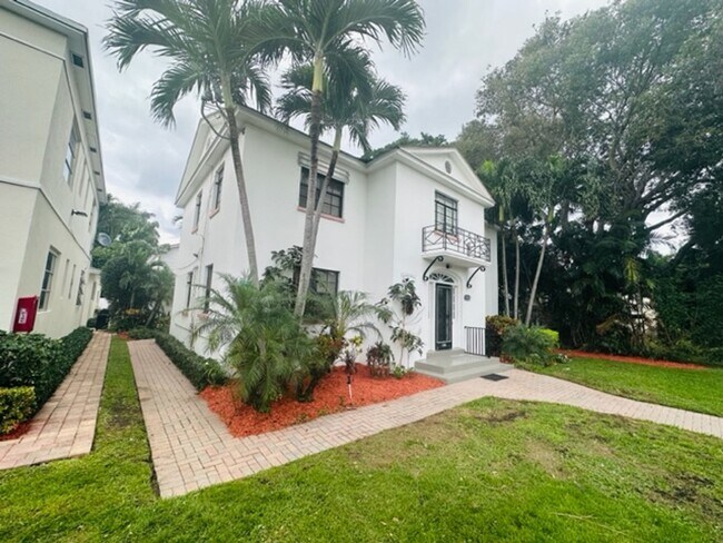 Building Photo - 124 N Palmway Lake Worth, FL 33460