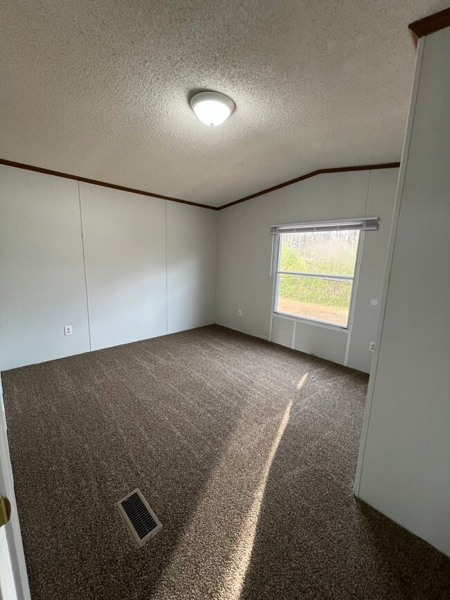 Building Photo - 691 Julia St