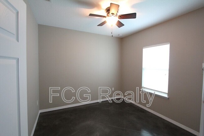 Building Photo - 2857 Whispering Trails Dr