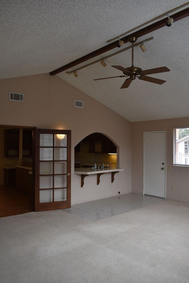 Building Photo - Single Story 3 Bed 2 Bath Home in Poway- S...