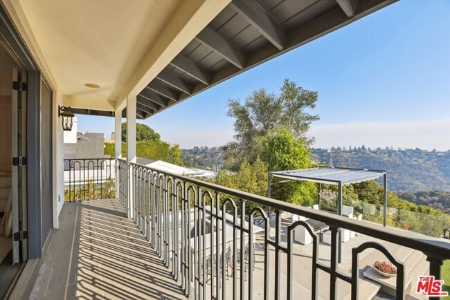 Building Photo - 2676 Casiano Rd