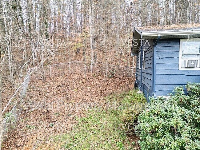 Building Photo - 211 Old Gibbs Rd