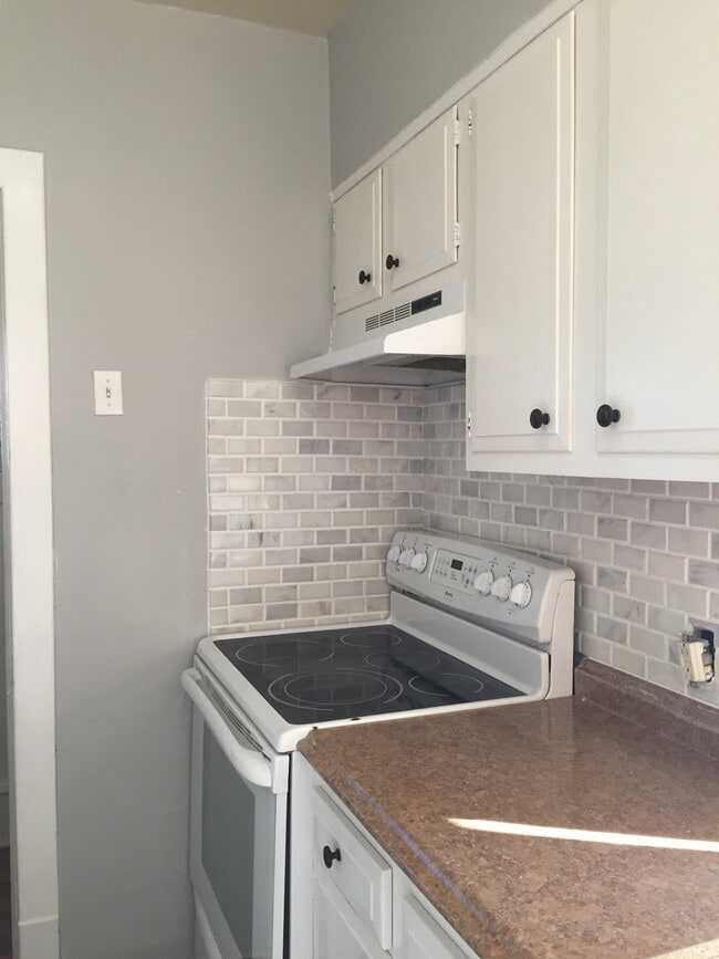 Building Photo - 112 W Highland Ave