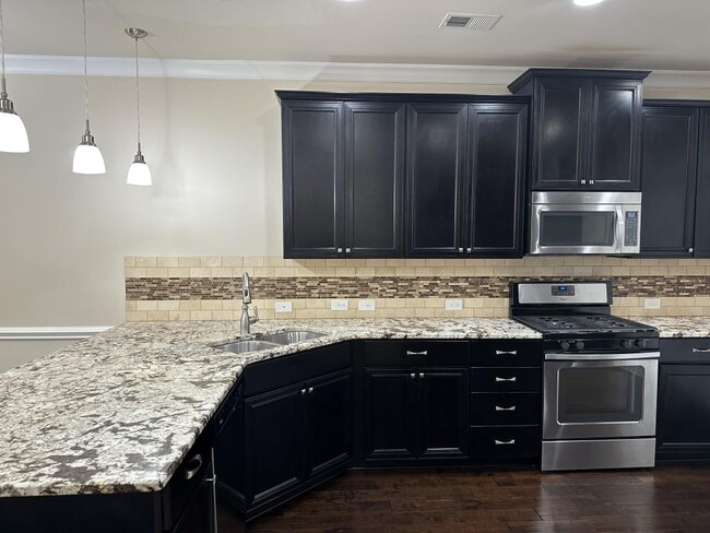 Building Photo - 7940 Pierpoint Ln
