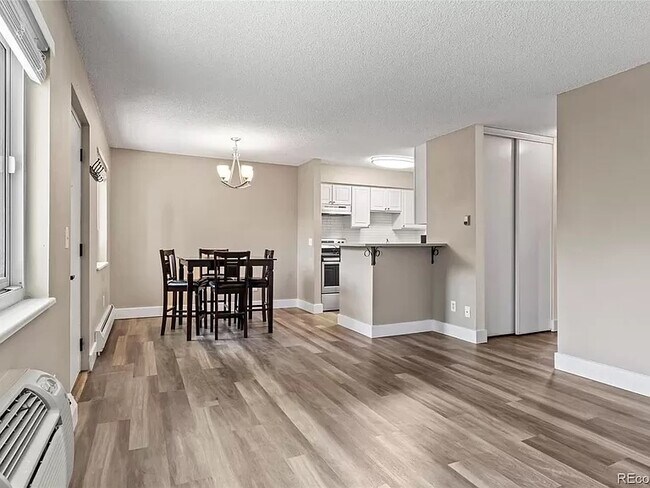 Primary Photo - 5770 E Warren Ave