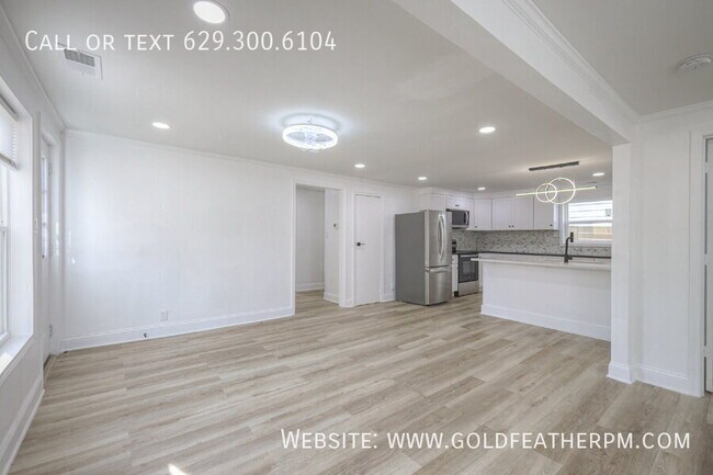 Building Photo - 1707 17th Ave N