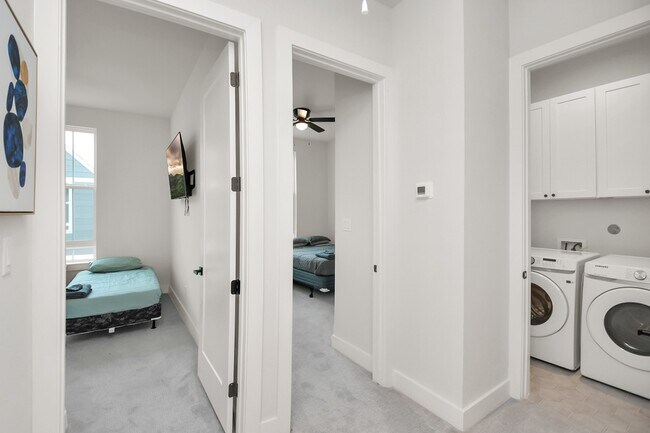 Building Photo - 6115 Campos Dr