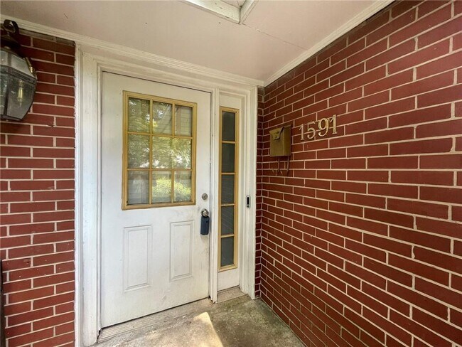 Primary Photo - 1591 Piedmont Ave NE
