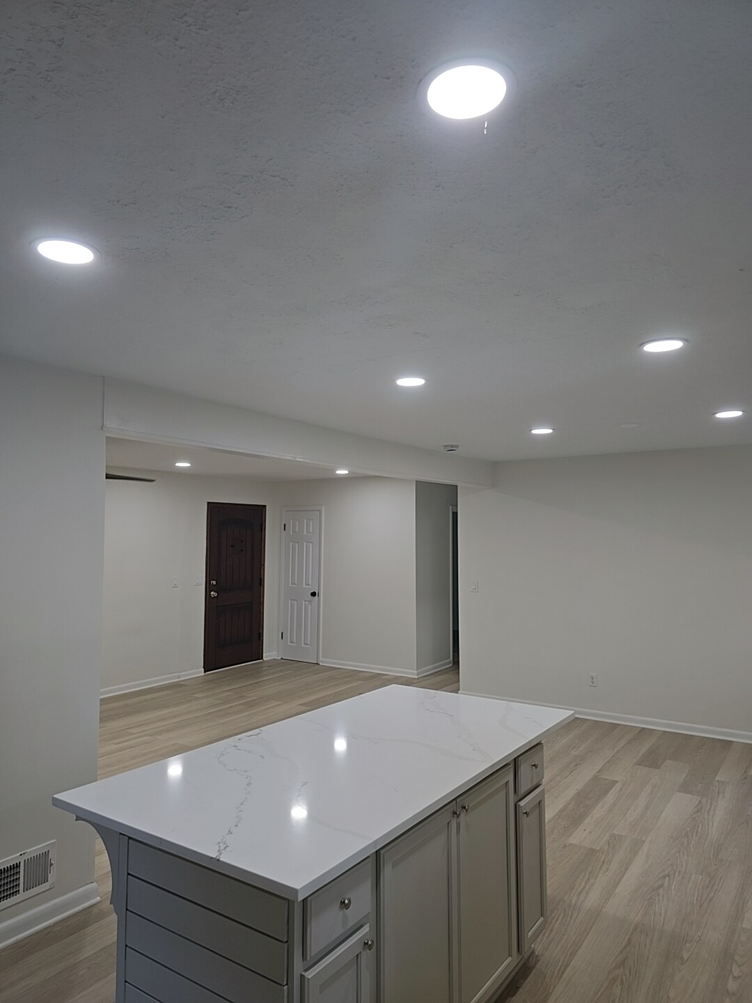 Building Photo - 2347 Greenway Dr