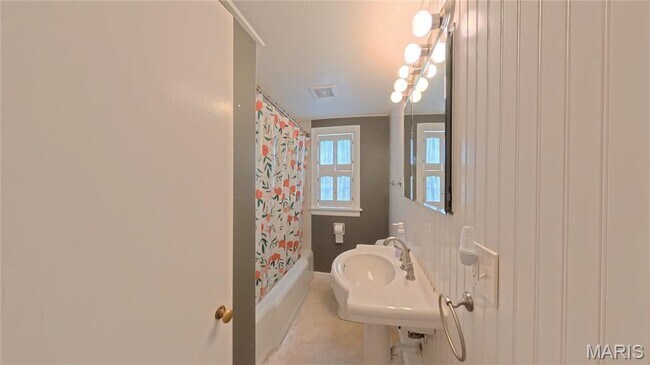 Building Photo - 207 Marilyn Dr
