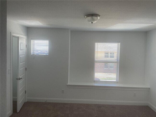 Building Photo - 300 Staunton Dr