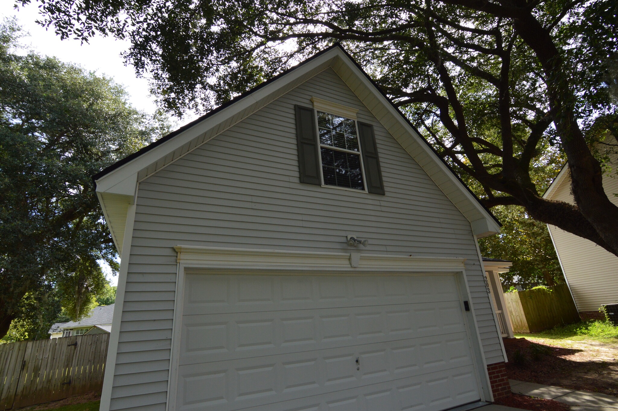 Building Photo - 203 Hawkridge Pl