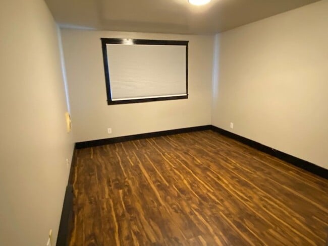 Building Photo - Walking distance to downtown Franklin and ...