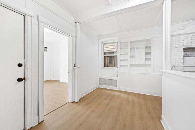 Building Photo - 319 5th St