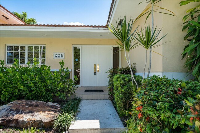 Building Photo - 7531 Beach View Dr