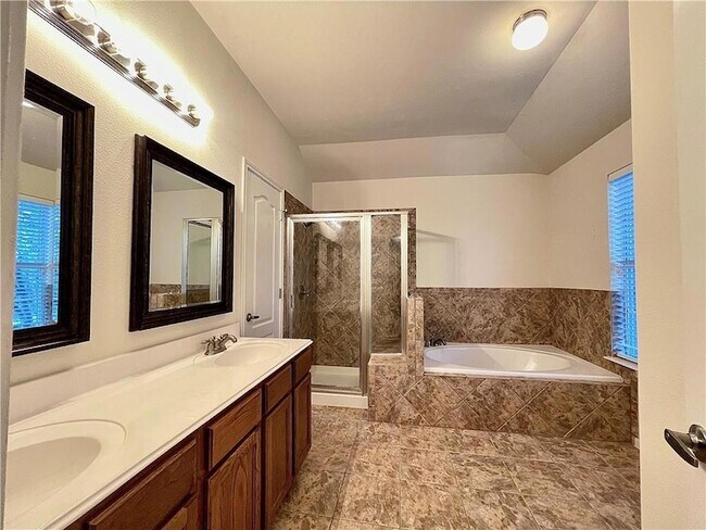 Building Photo - 906 Mesquite Hollow Pl