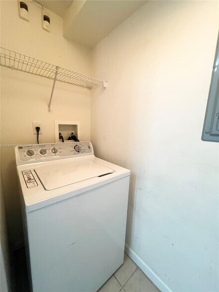 Building Photo - 19501 W Country Club Dr