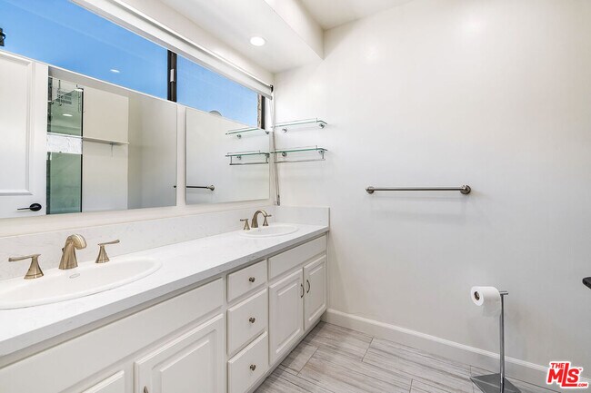 Building Photo - 9507 W Olympic Blvd