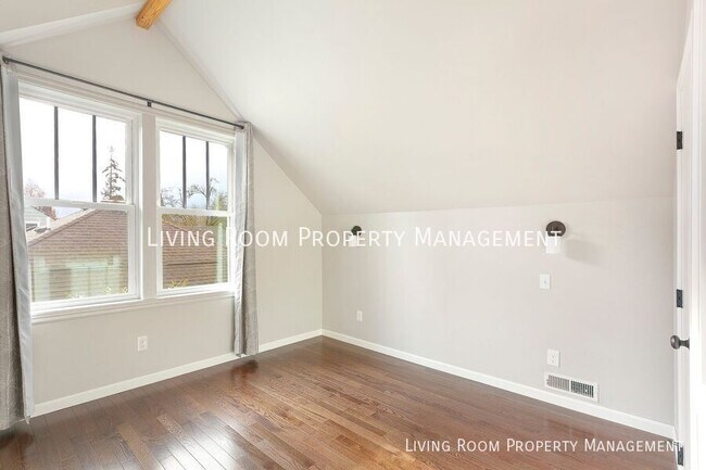 Building Photo - 7096 N Cambridge Ave